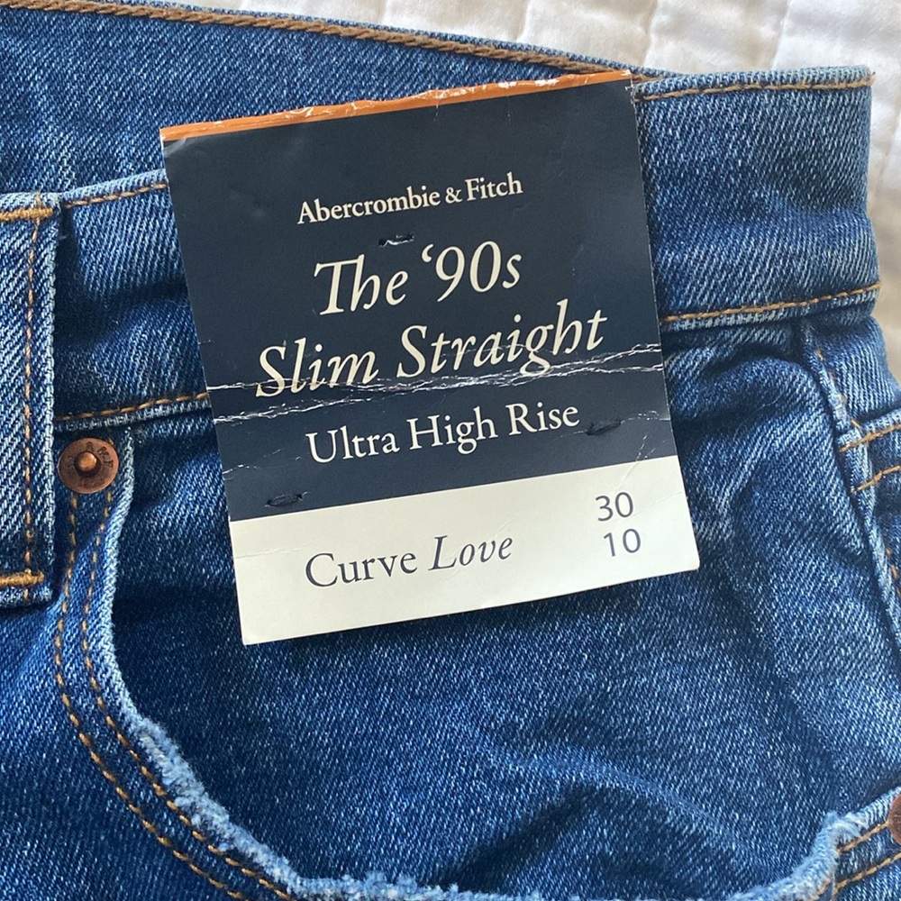 NWT Abercrombie & Fitch 90’s Slim Straight Ultra High Rise Curve Love Jeans